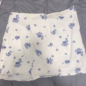 American Eagle white with blue floral skirt